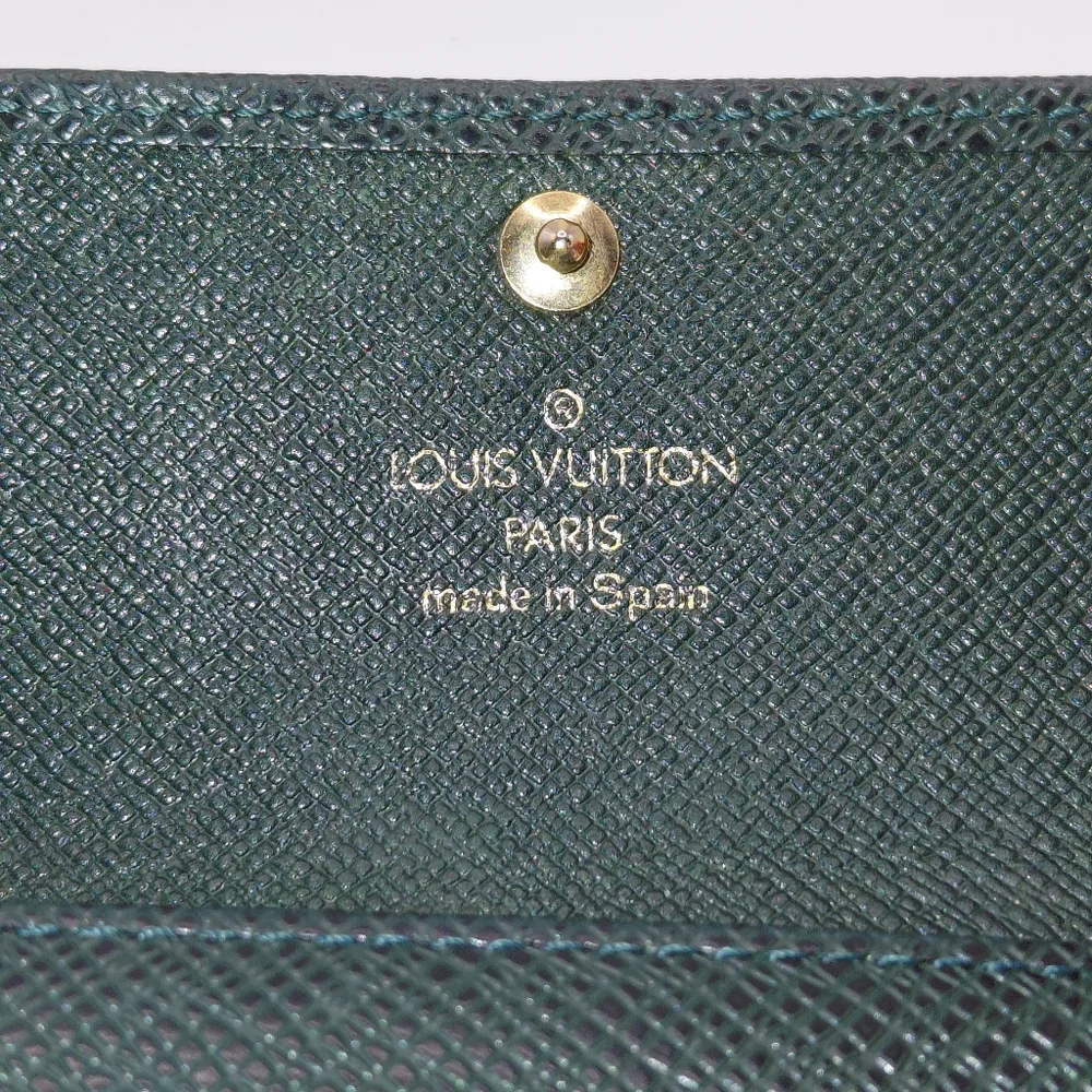 Louis Vuitton 4 Key Holder Green Taiga Leather!  Excellent Condition!